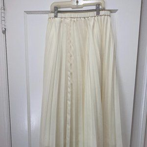 Uniqlo Pleaded Cream Skirt